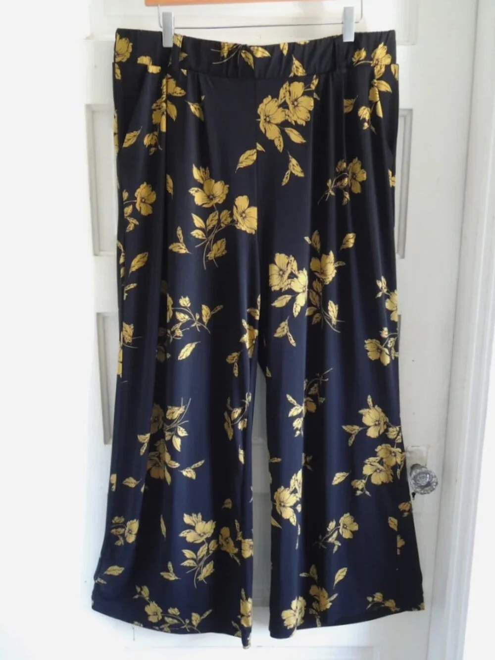 Torrid Black & Gold Floral Studio Knit Wide Leg Pants 2X - Picture 1 of 8